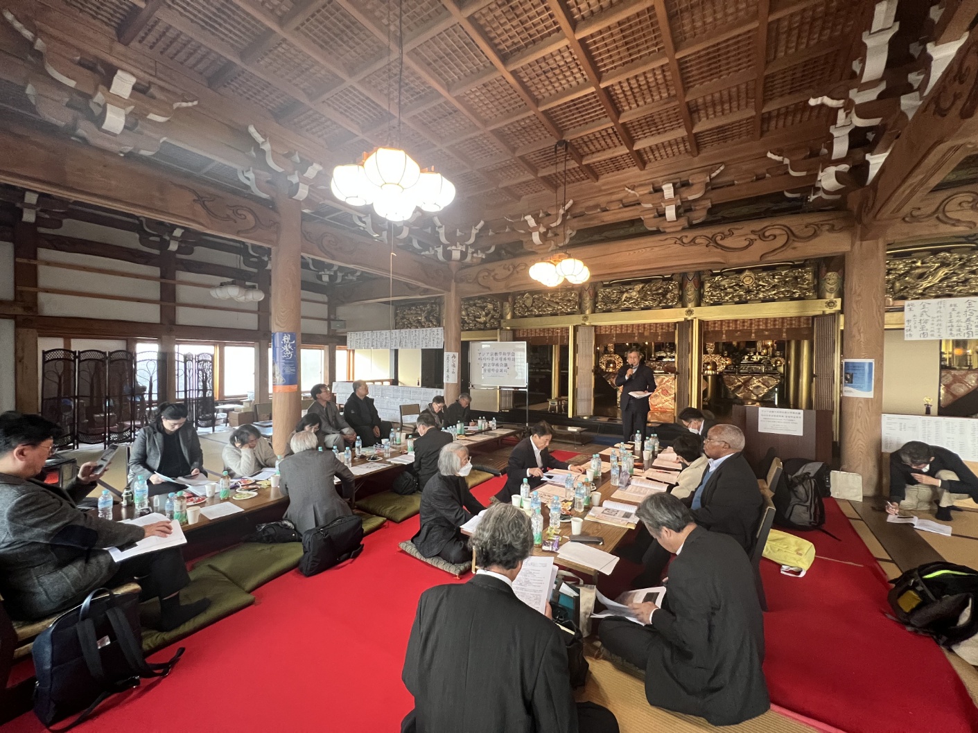 지난 11월 16일(목) 일본 미에현 욧카이치시 소재 정천사(正泉寺/쇼센지)에서 일본 쇼센지국제종교문화연구회와 한국 레페스 포럼이 공동으로 주최한 “종교의 무엇이 평화가 되는가: 아시아적 맥락에서”라는 주제의 아시아종교평화학회 창립학술회의. ⓒ이찬수 원장 제공