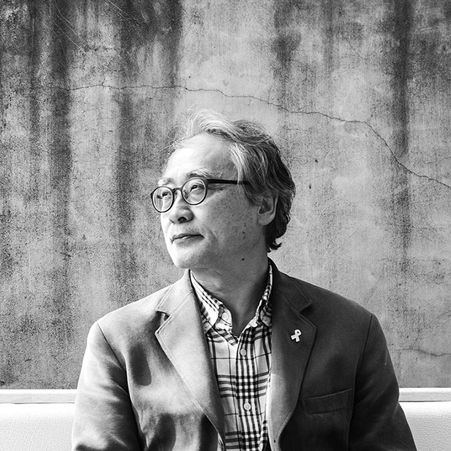 이정배 교수는 자신의 책에서 특히 동학의 이론을 적극 수용했다.