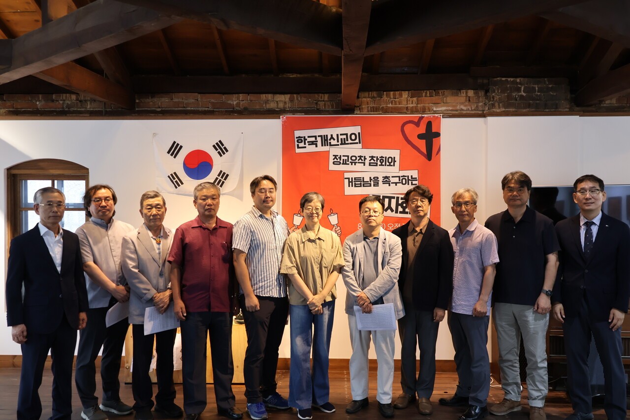 ▲ 대경기독인연대가 광주와 서울에 이어 마지막으로 기자회견을 열고 교회의 정교유착을 끊어야 한다고 강하게 촉구했다. ⓒ대경기독인연대 제공