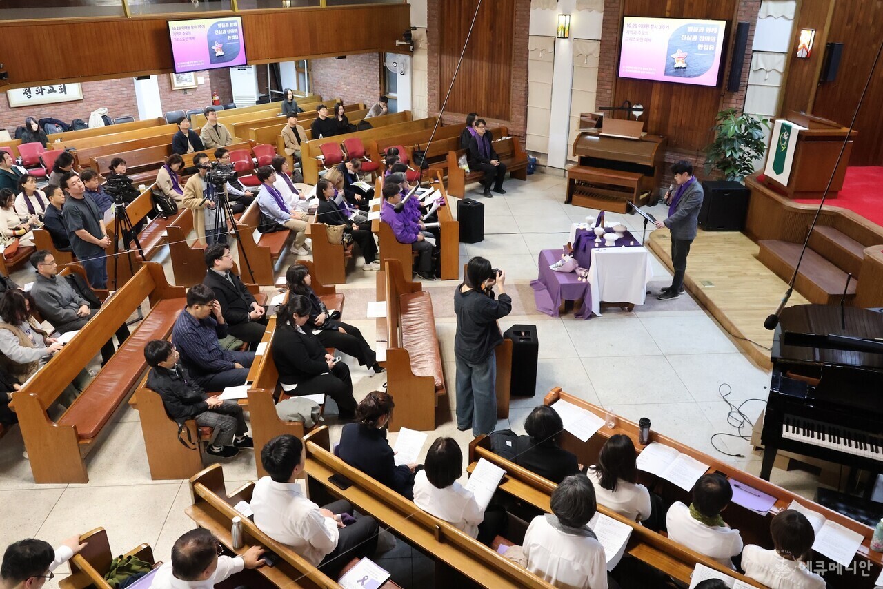 ▲ 이태원 참사 3주기를 앞두고 이태원 참사에 연대한 그리스도인들이 청파감리교회에 모여 추모예배를 열고 안타까운 희생을 기억하며 진상규명과 안전사회 건설을 다짐했다. ⓒ임석규