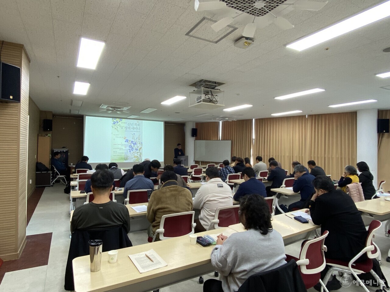 ▲ 한국기독교장로회 농어민선교목회자연합회(기장 농목)와 기독교농촌개발원이 11월 3일 익산 유스호스텔에서 공동 주최한 ‘2025 기장 농목 신년목회정책세미나’. 농촌교회의 현실 진단과 정책적 대안을 주제로 전국의 목회자들이 모여 이중직, 세대교체, 신학적 책임윤리 등을 논의했다. ⓒ이성환 목사 제공