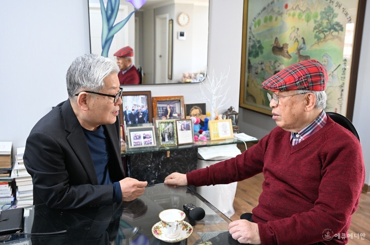 ▲ 후반부에는 남재영 대표기자가 대담을 이어받아 한완상 교수와 특별 대담을 마무리 했다. ⓒ사진 임석규 기자