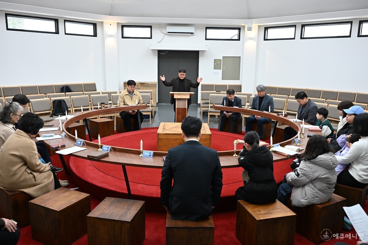 남북의 평화통일을 염원하며 한국기독교장로회가 개척한 휴전선 접경지에 세워진 화해와평화의교회에 햇빛발전소가 설치되었다